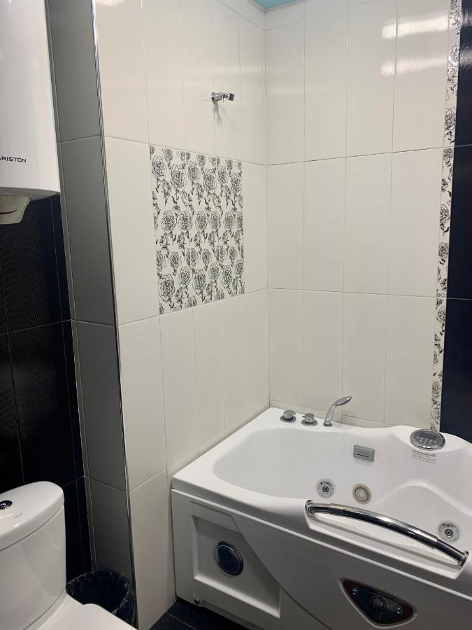 Luxury Apartment With Jacuzzi On Republic Square Yerevan Luaran gambar