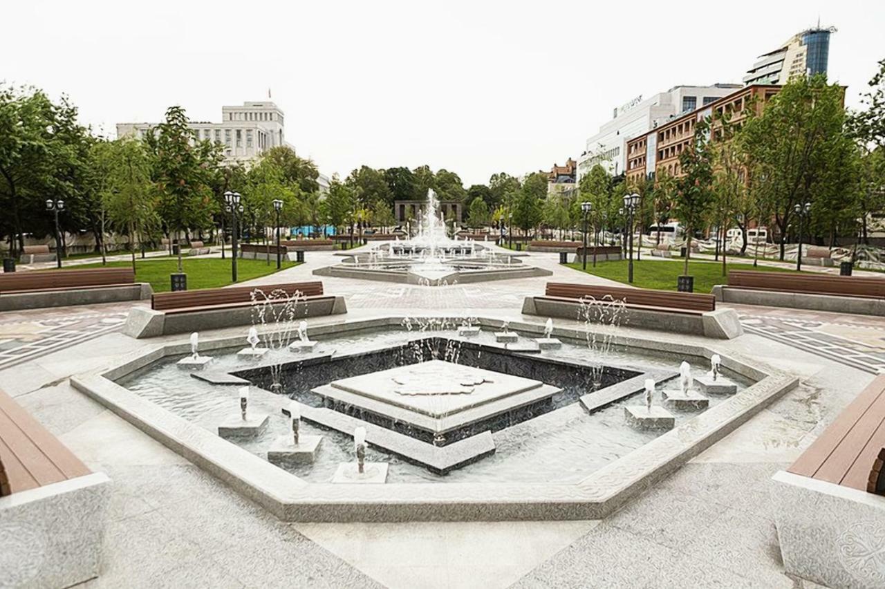 Luxury Apartment With Jacuzzi On Republic Square Yerevan Luaran gambar