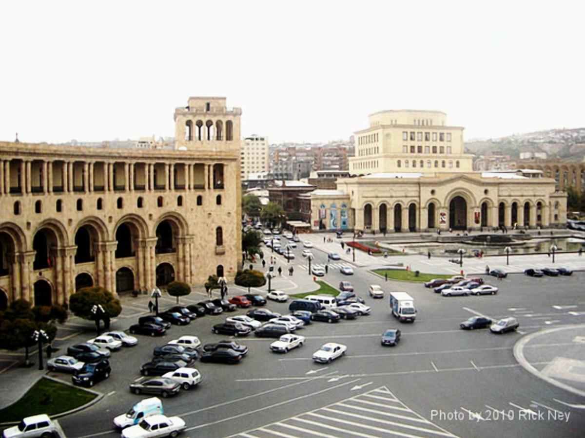 Luxury Apartment With Jacuzzi On Republic Square Yerevan Luaran gambar